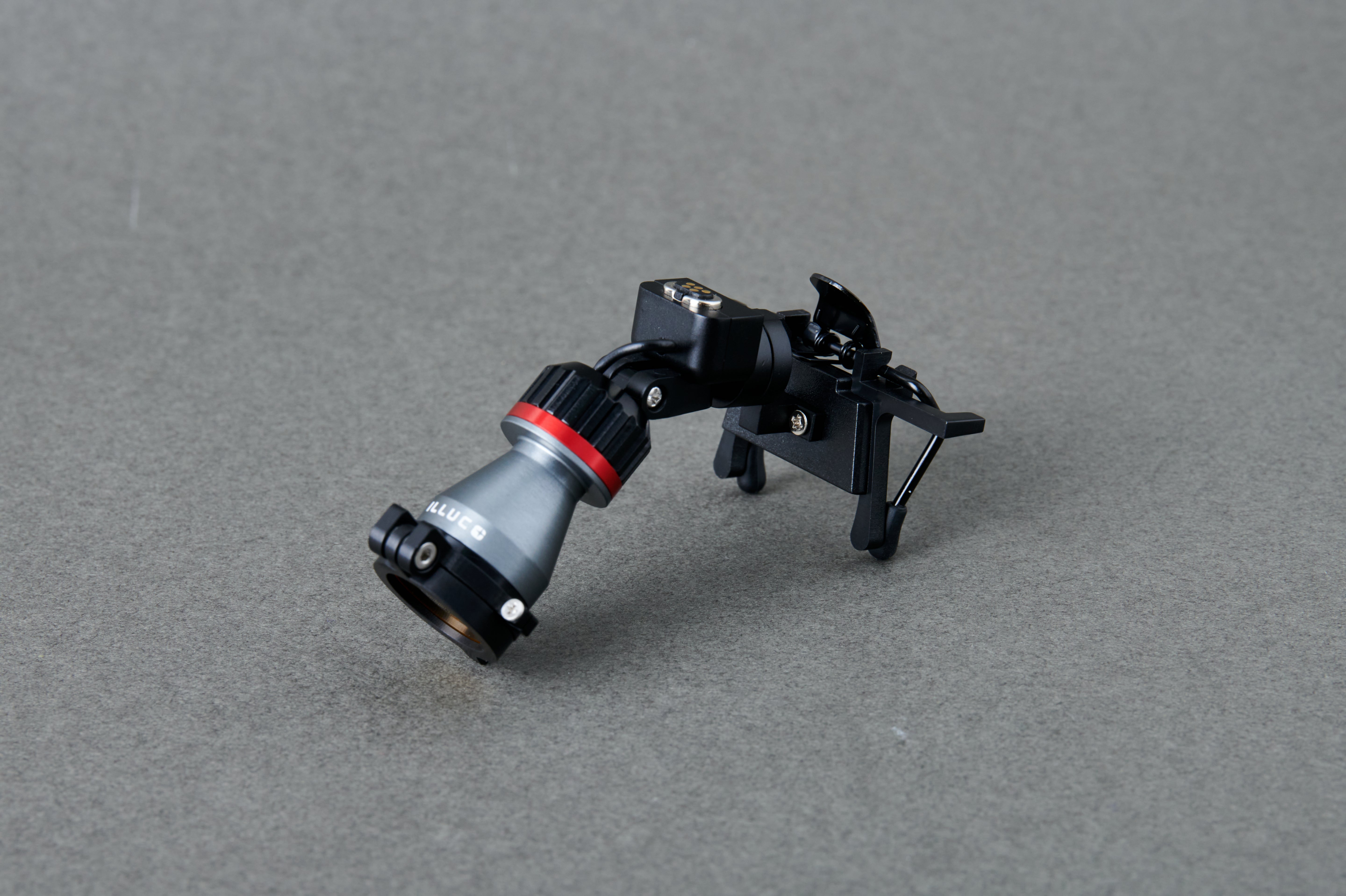 Universal adaptor for Loupes headlights